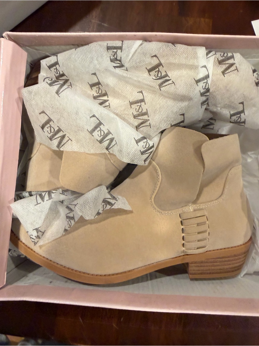 M&L Beverly Hills Women’s Tulip-4 stitched Side ankle Boots Taupe Size 6.5 M US